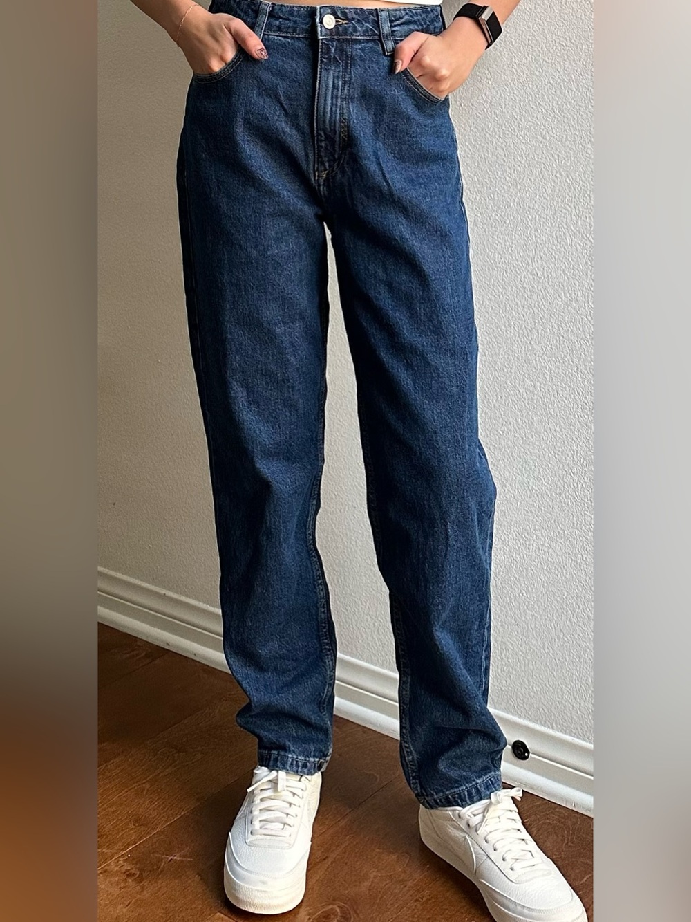 Zara High-Rise Straight Leg Dark Blue Jeans in Size 6
